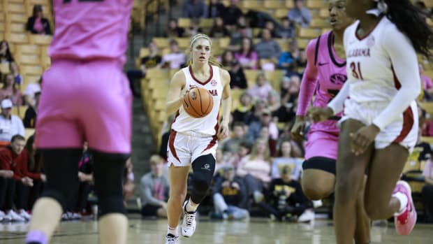 020523_WBB_BarkerSa_Mizzou_JH4349